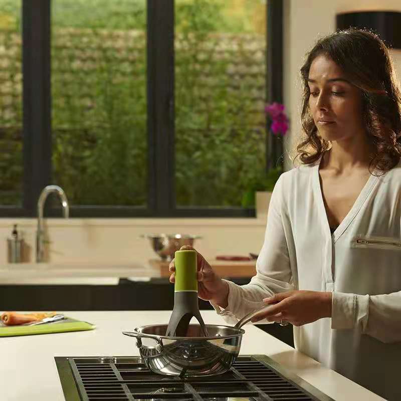 Kitchen Tools Automatic Triangle stirrer